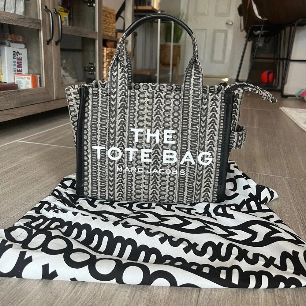 MARC JACOBS THE TOTE BAG MEDIUM TOTE SPECIAL PRINT NWT - Picture 2 of 7